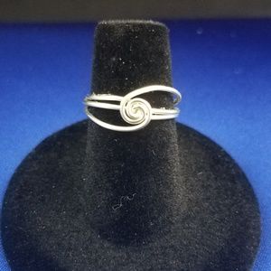 🍃 Elegant & simple silver plated swirl ring SZ 6